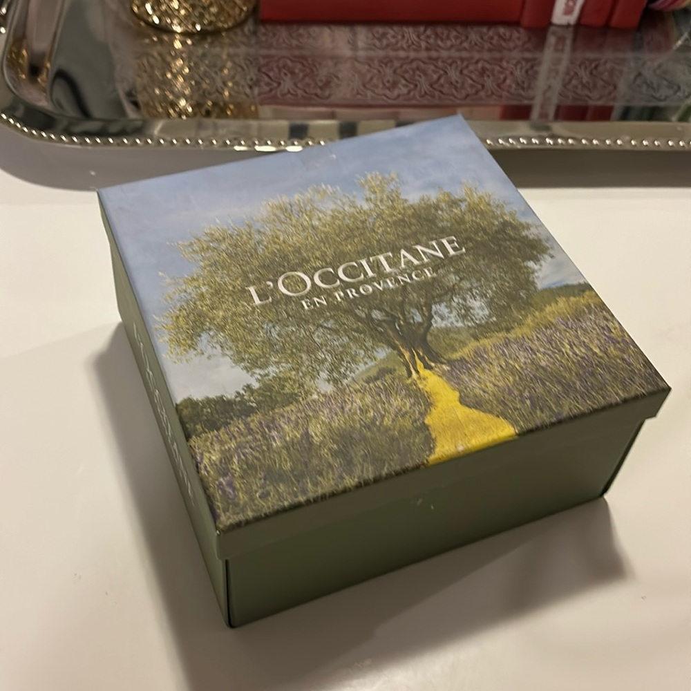 L’Occitane empty box